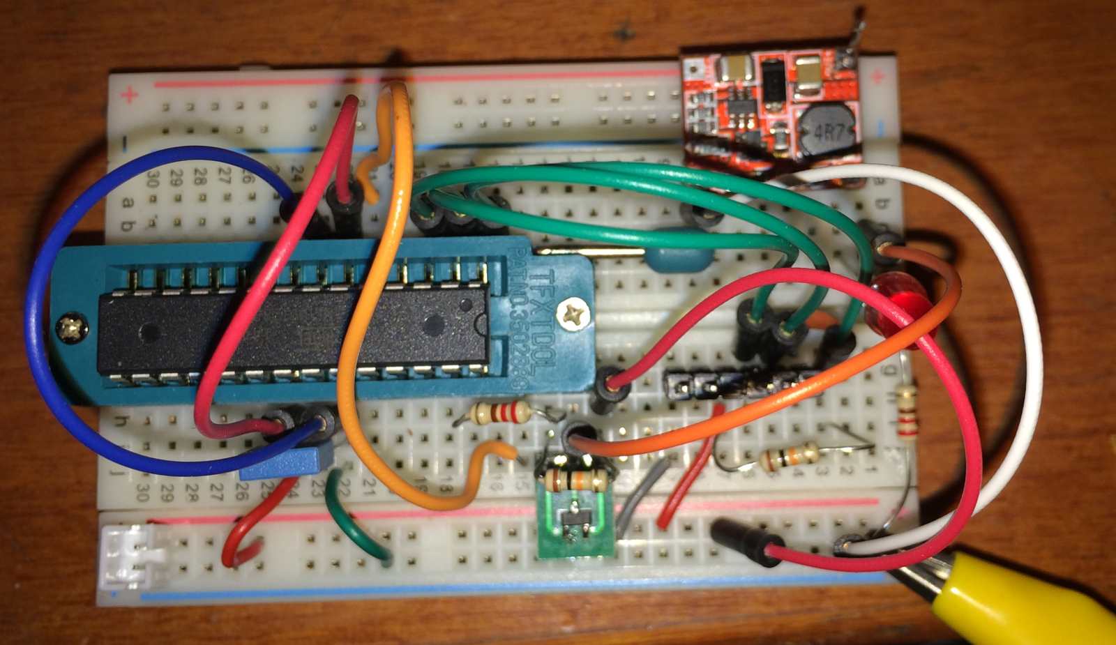 Trying to drive a P-Mosfet, but it drives me crazy instead....